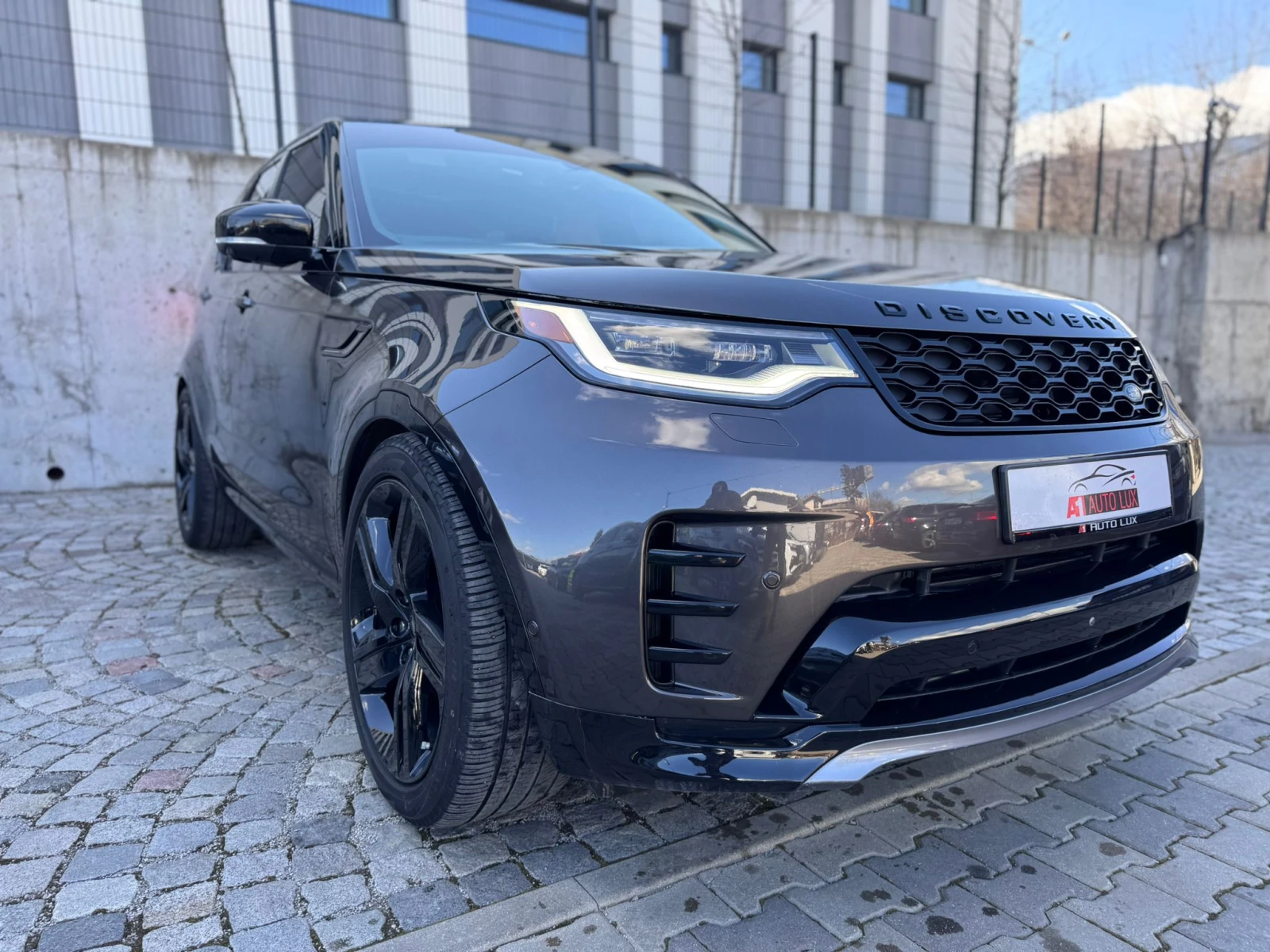 Land Rover Discovery SE/R-Dynamic/NAVI/P360/PANO/LED/Full/13 хил.км.!!!