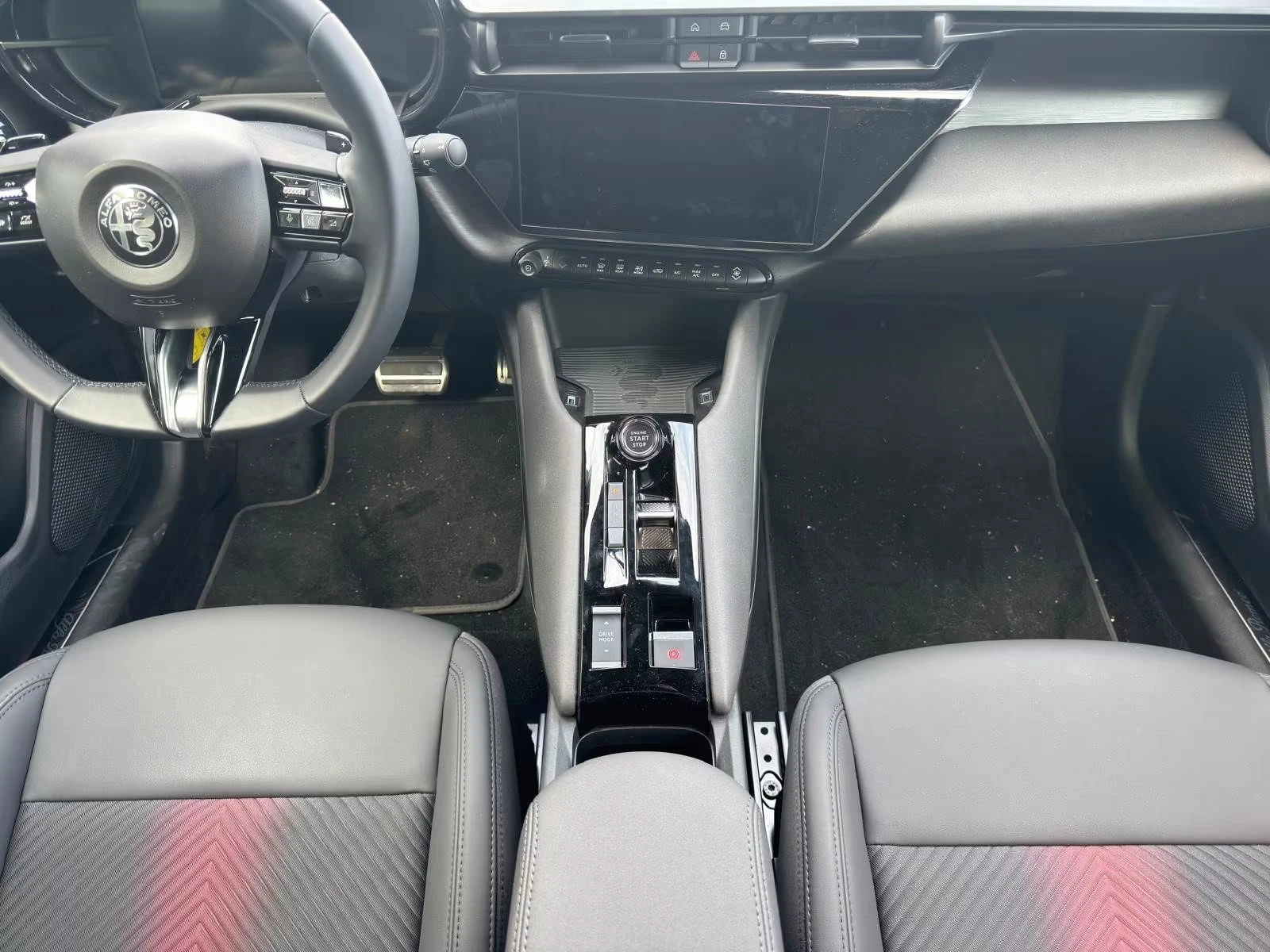 2025 Alfa Romeo Junior 1.2MHEV 136HP SPECIALE MASSAGE MEMO CAM LED 556g — 8
