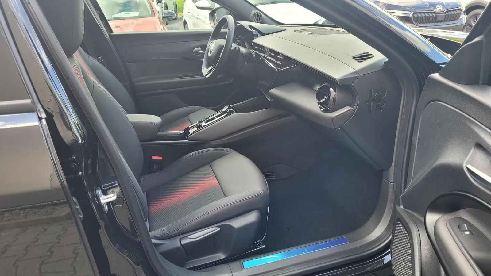 2025 Alfa Romeo Junior НОВ!SPECIALE 136HP LED NAVI PDS CAM 18 800v — 12