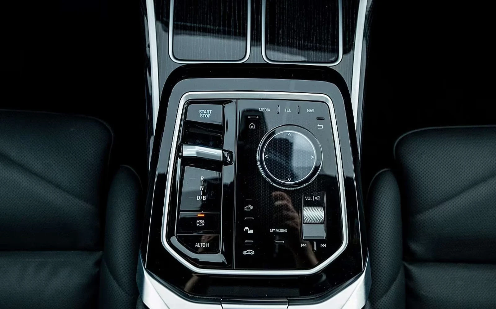 2024 BMW i7 eDrive50 455HP M-SPORT PANO B&W MEMO HUD 734g — 13