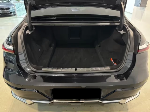 2025 BMW 740d 286HP M SPORT B&W PANO 360 150h — 6