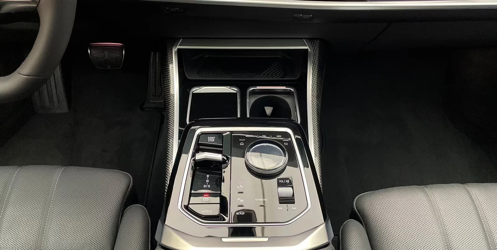 2025 BMW 740d xDrive 286HP M-SPORT SHADOW MASSAGE B&W 360 862g — 9