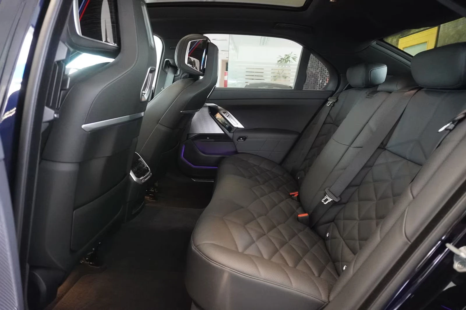 2024 BMW 740d xDrive 299HP M-SPORT SKY-LOUNGE 360 B&W 869g — 15