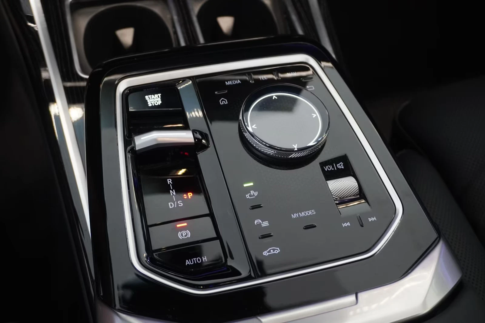 2024 BMW 740d xDrive 299HP M-SPORT SKY-LOUNGE 360 B&W 869g — 14