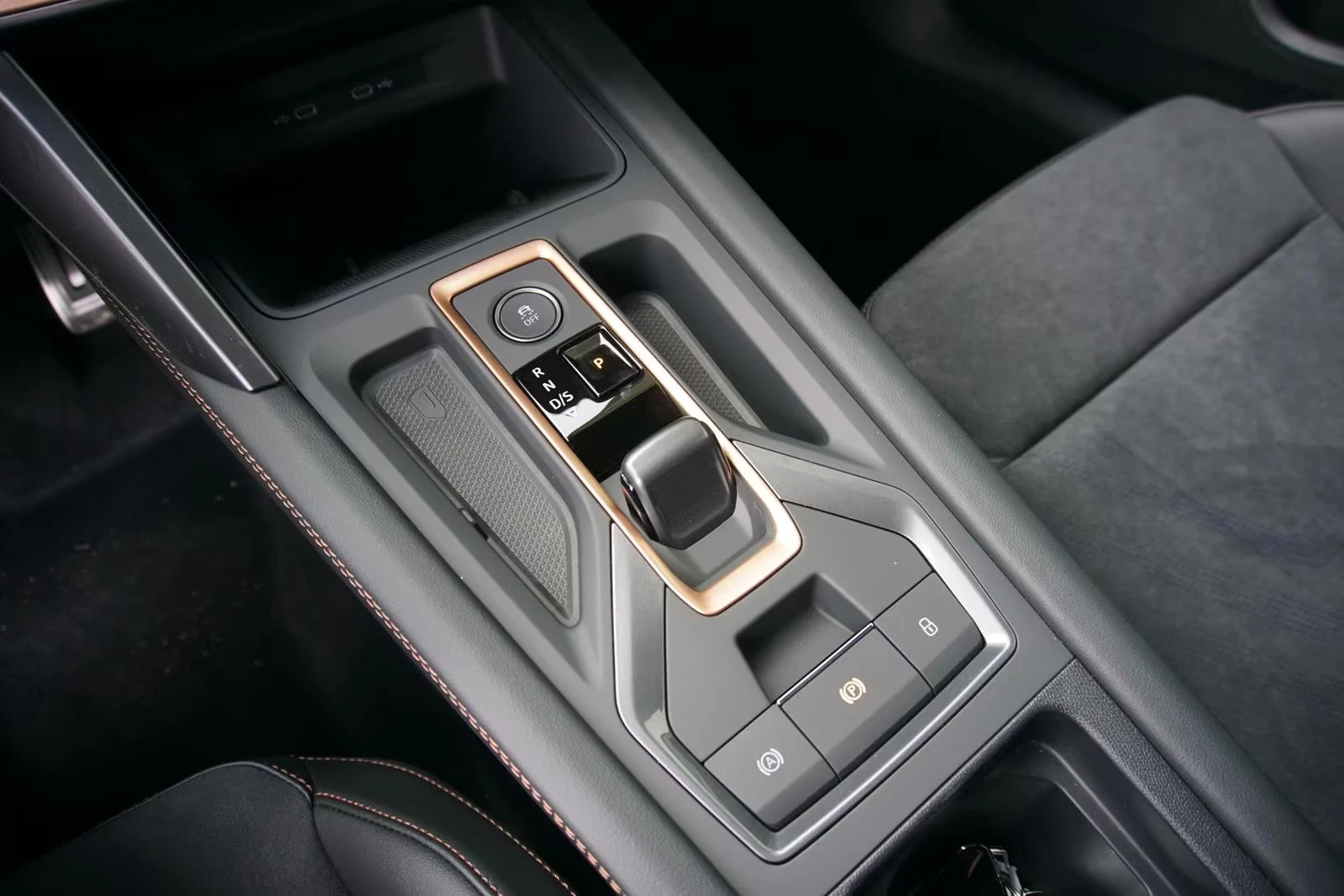 2024 Cupra Formentor 2.0TSI 333HP 4DRIVE VZ PANO CAM MEMO NAVI 941g — 13