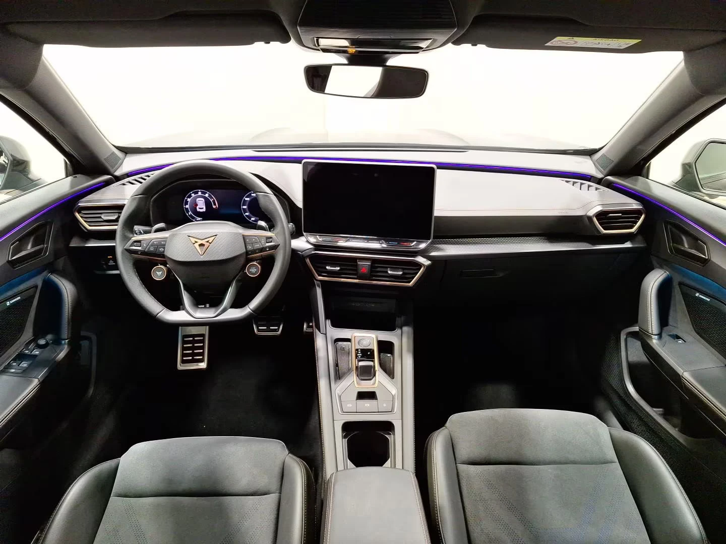 2025 Cupra Formentor 2.0TSI 333HP VZ DSG 360 SENNHEISER MEMO 942g — 8