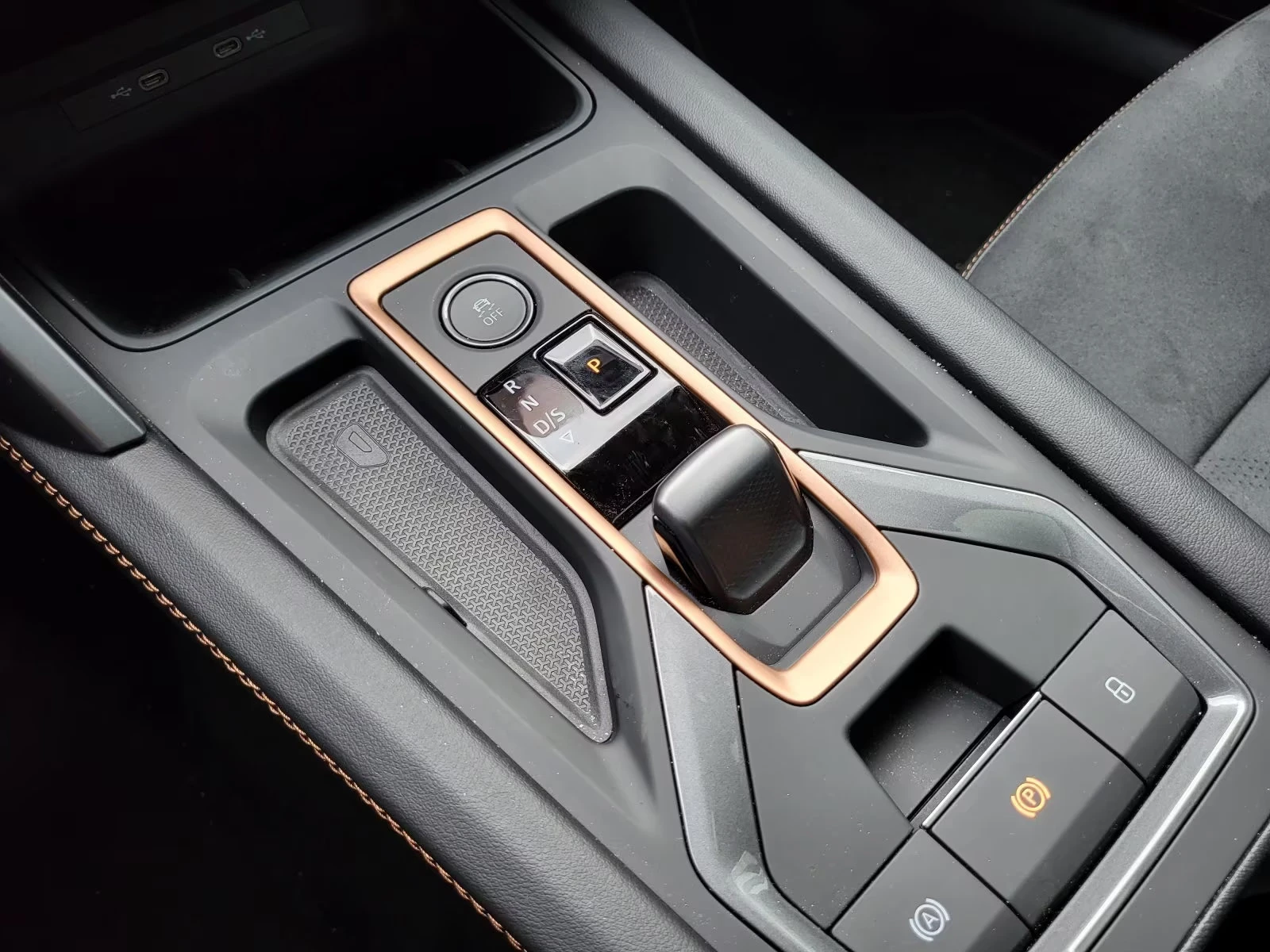 2025 Cupra Formentor 2.0TSI 333HP VZ 4DRIVE DSG PANO CAM MEMO LED 947g — 11