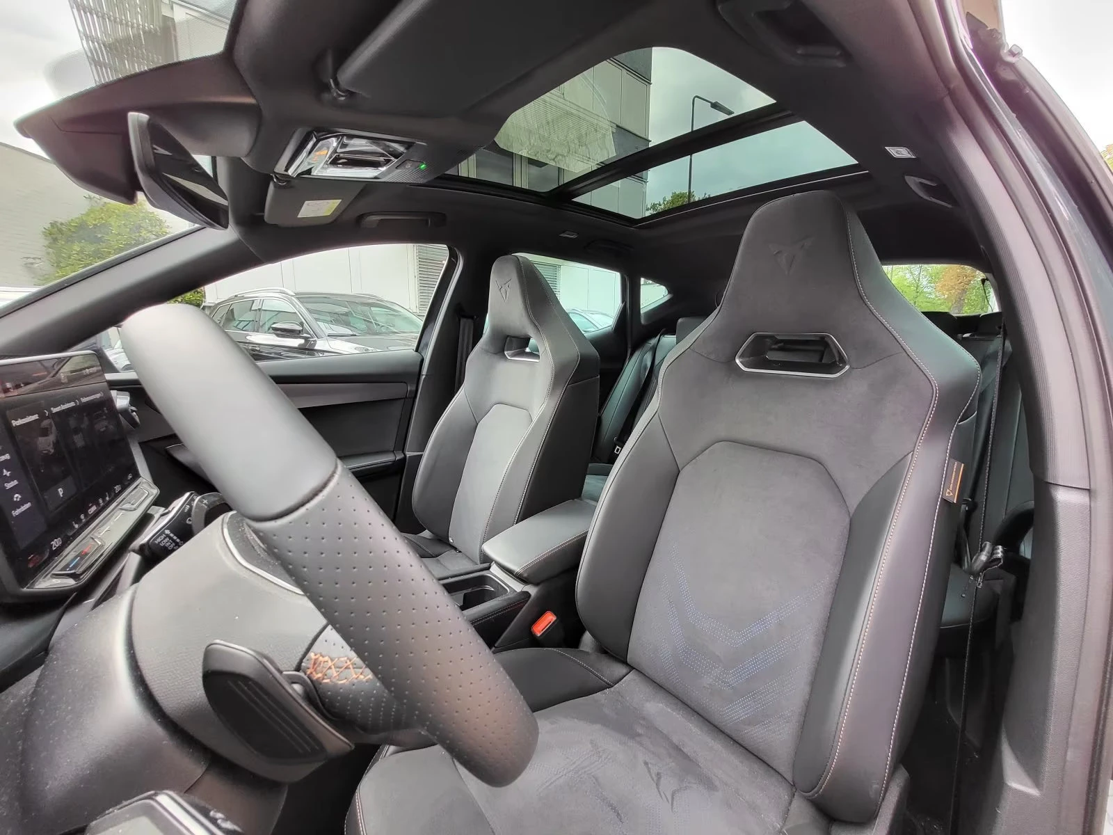 2025 Cupra Formentor 2.0TSI 333HP VZ 4DRIVE DSG PANO CAM MEMO LED 947g — 6