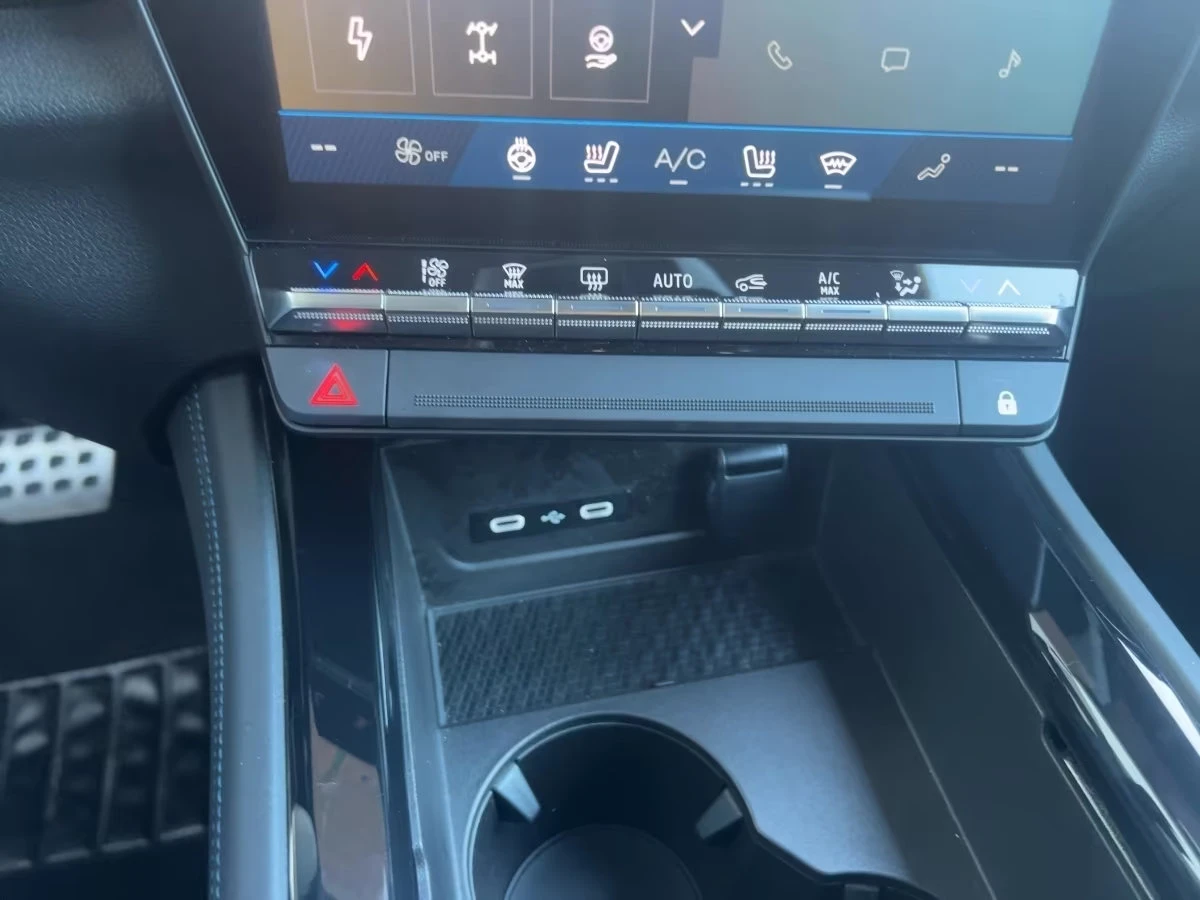 2025 Renault Rafale 200HP E-TECH ESPRIT-ALPINE PANO 360 188z — 15