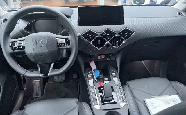 2023 DS DS 3 E-TENSE 156HP RIVOLI CAM NAVI LED DIGI CPLAY 996g — 6