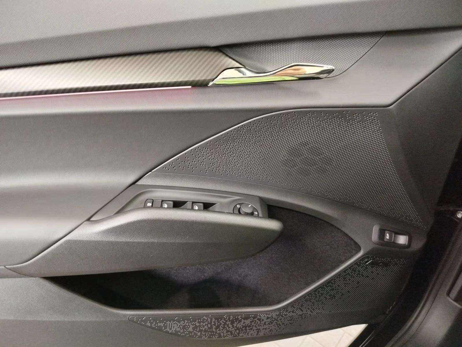 2025 Skoda Enyaq 286HP 4X4 360 PANO ACC HUD ACC LED 235z — 12