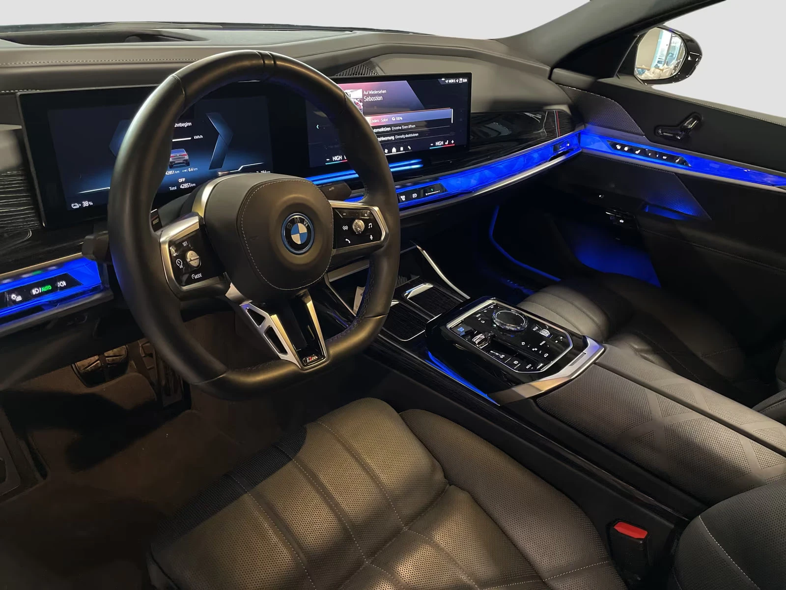 2023 BMW i7 xDRIVE60 544HP MSPORT MASS 360 PANO DUALCOLOR 249z — 9