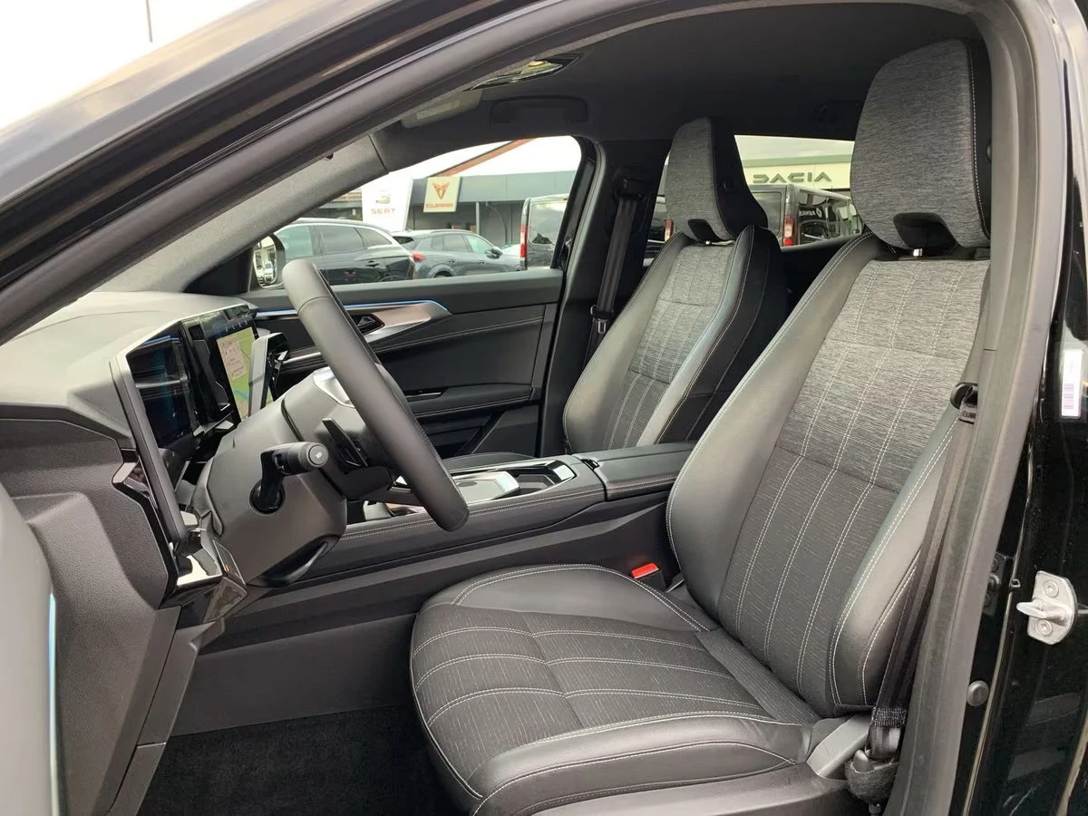 2025 Renault Austral TECHNO 158HP MHEV MASSAGE 360 NAVI LED DIGI 141q — 6