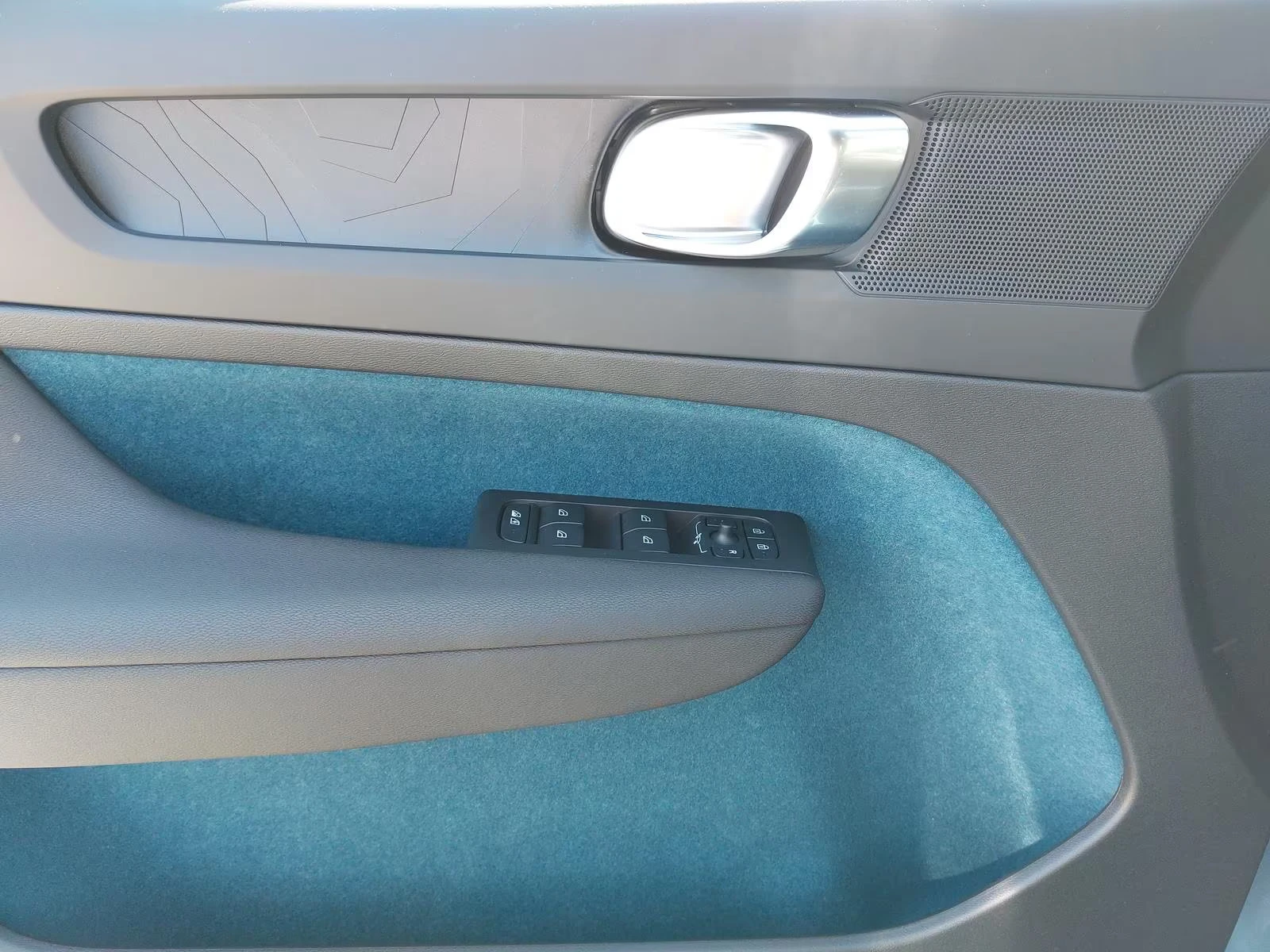 2023 Volvo EX40 231HP CORE CAM LED NAVI CPLAY AMBI 285gpr — 13