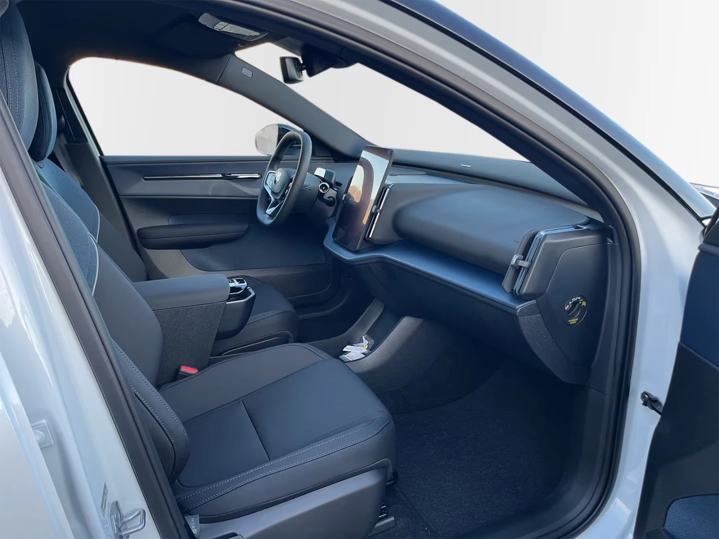2025 Volvo EX30 SINGLEMOTOR-PLUS 272HP INDIGO ACC CPLAY BSA 970f — 12