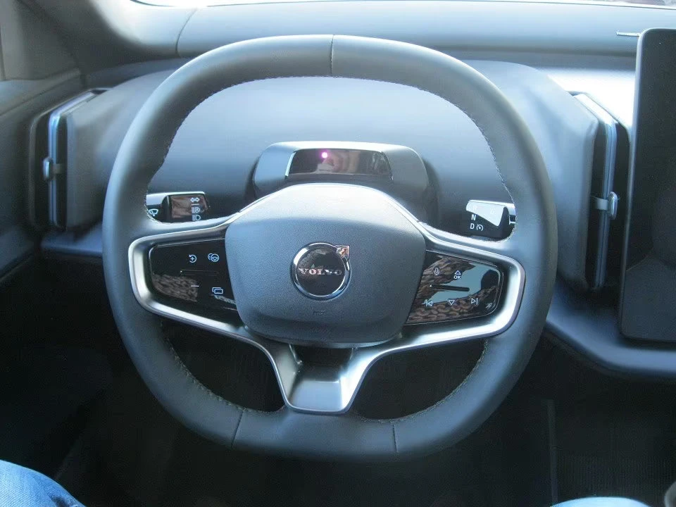 2025 Volvo EX30 TWIN-PLUS 428HP ACC AMBI BSA CPLAY L.ASS DAB 972f — 10