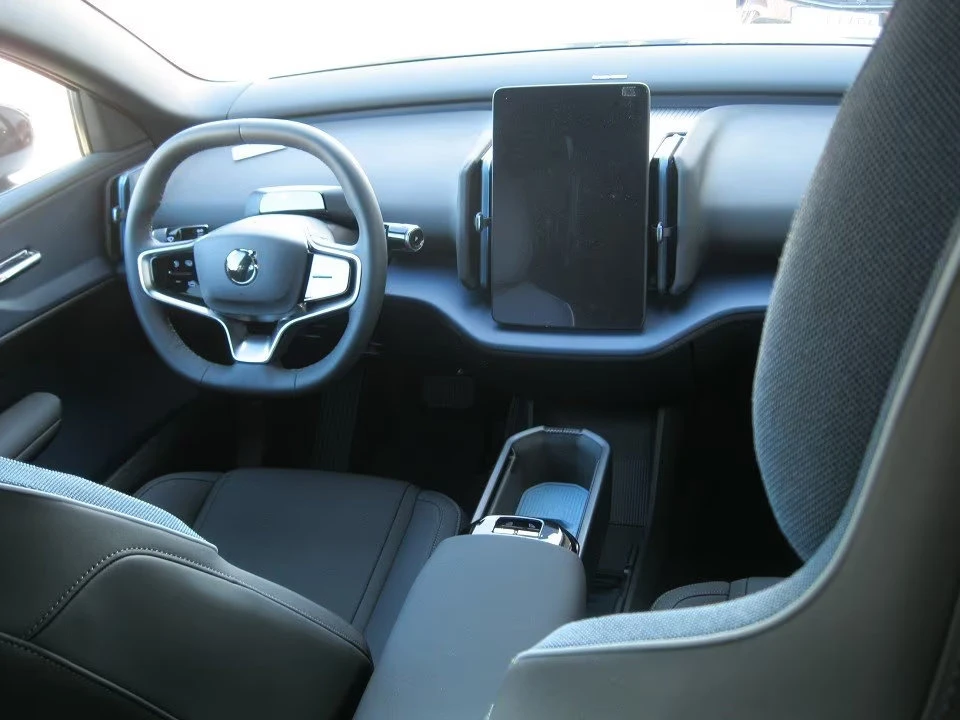 2025 Volvo EX30 TWIN-PLUS 428HP ACC AMBI BSA CPLAY L.ASS DAB 972f — 9