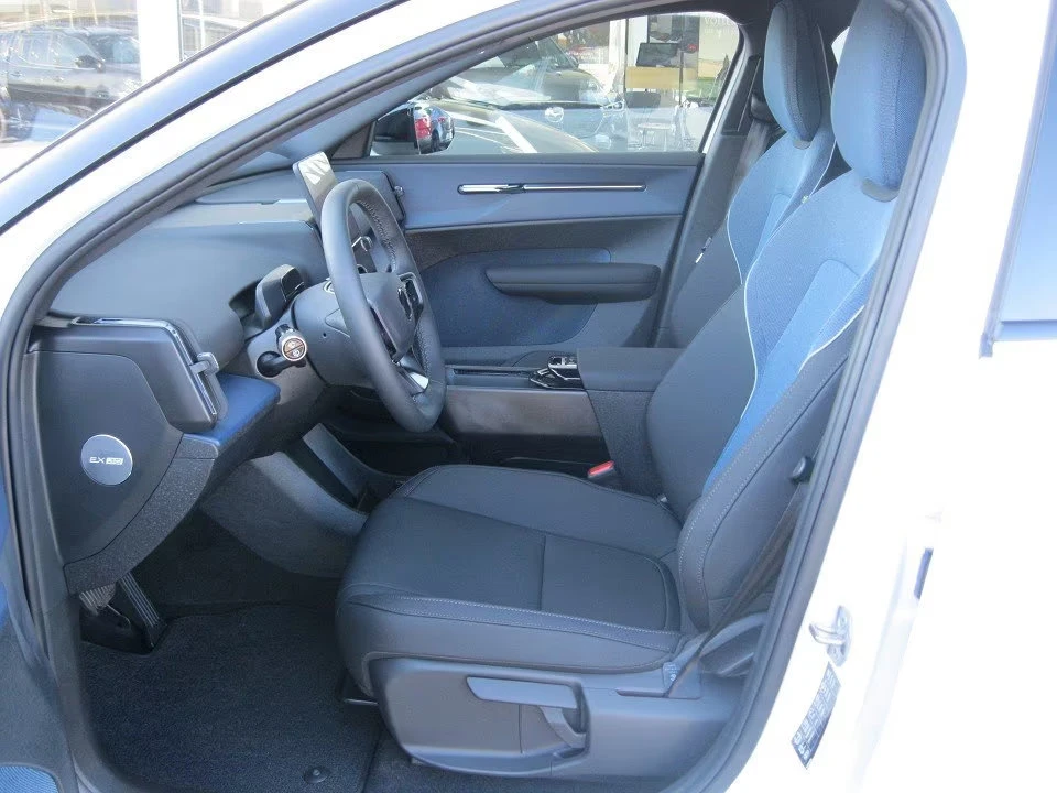 2025 Volvo EX30 TWIN-PLUS 428HP ACC AMBI BSA CPLAY L.ASS DAB 972f — 8