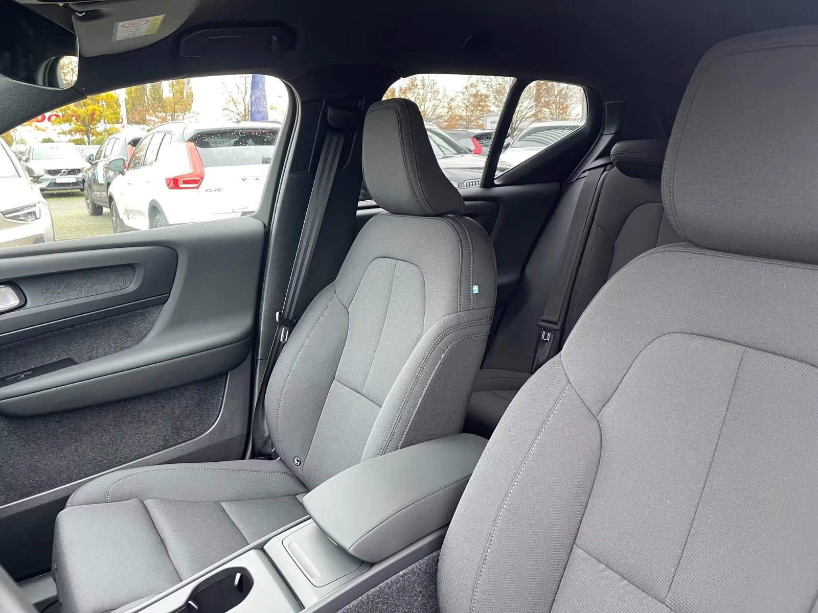 2025 Volvo EX40 PLUS-DARK 408HP AWD TWIN MEMO 360 LED DIGI 661g — 8