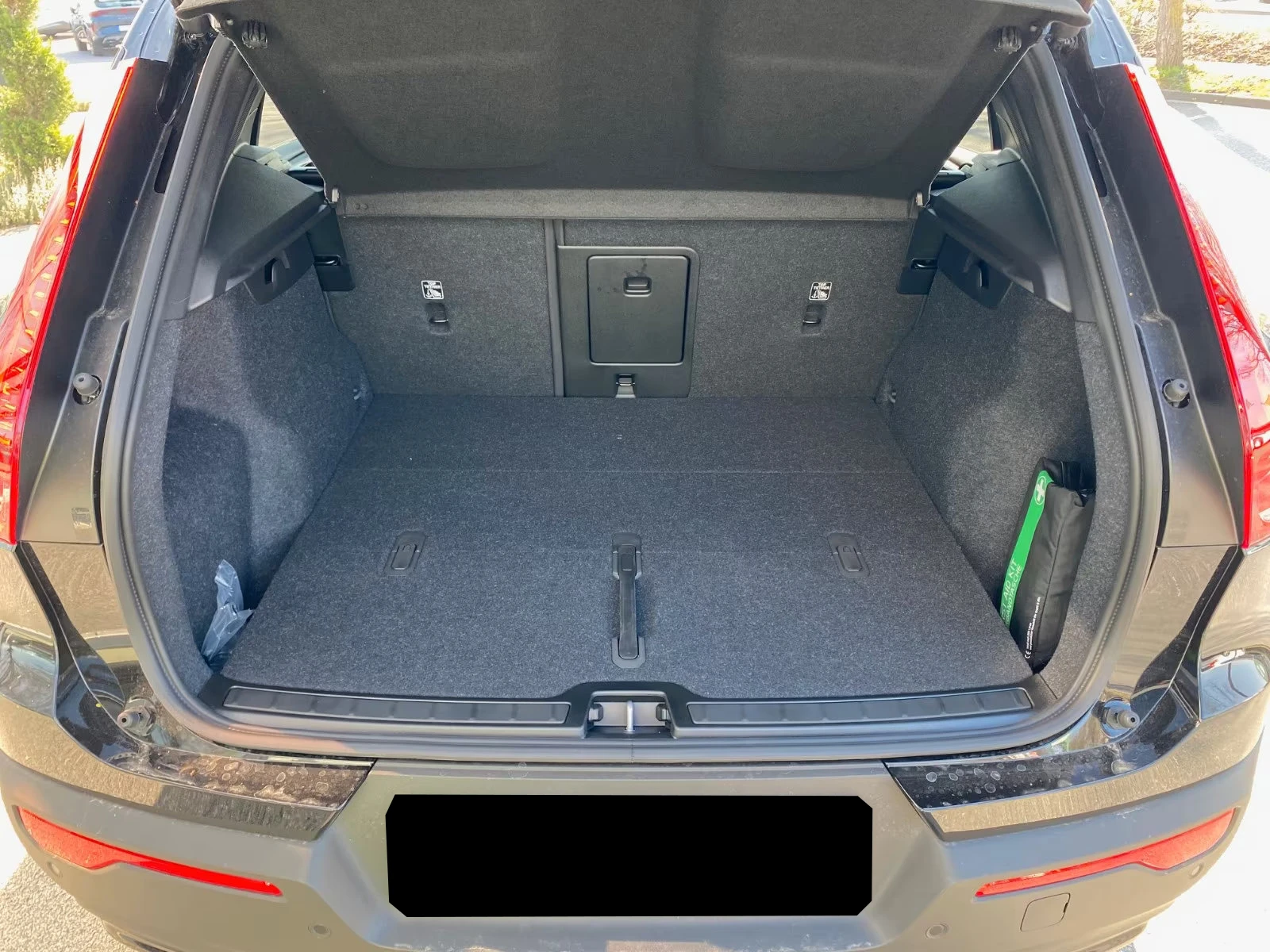 2025 Volvo EX40 SINGLE 252HP RANGE-PLUS PIXEL-LED 360 ACC BSA 979f — 7