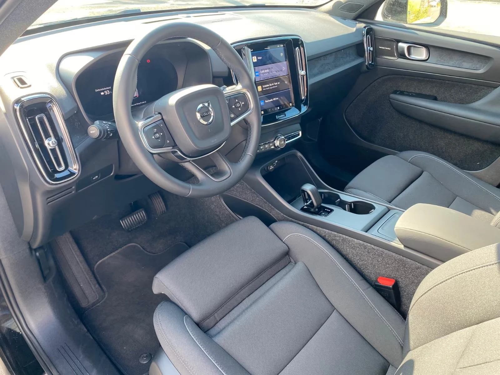 2025 Volvo EX40 SINGLE 252HP RANGE-PLUS PIXEL-LED 360 ACC BSA 979f — 10