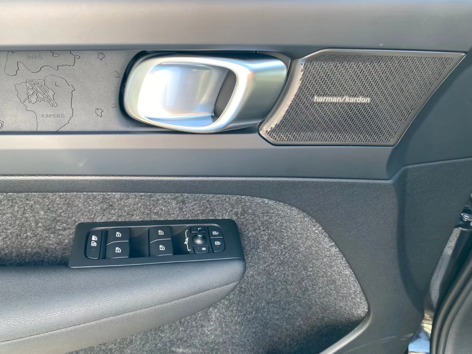 2025 Volvo EX40 SINGLE 252HP RANGE-PLUS PIXEL-LED 360 ACC BSA 979f — 13