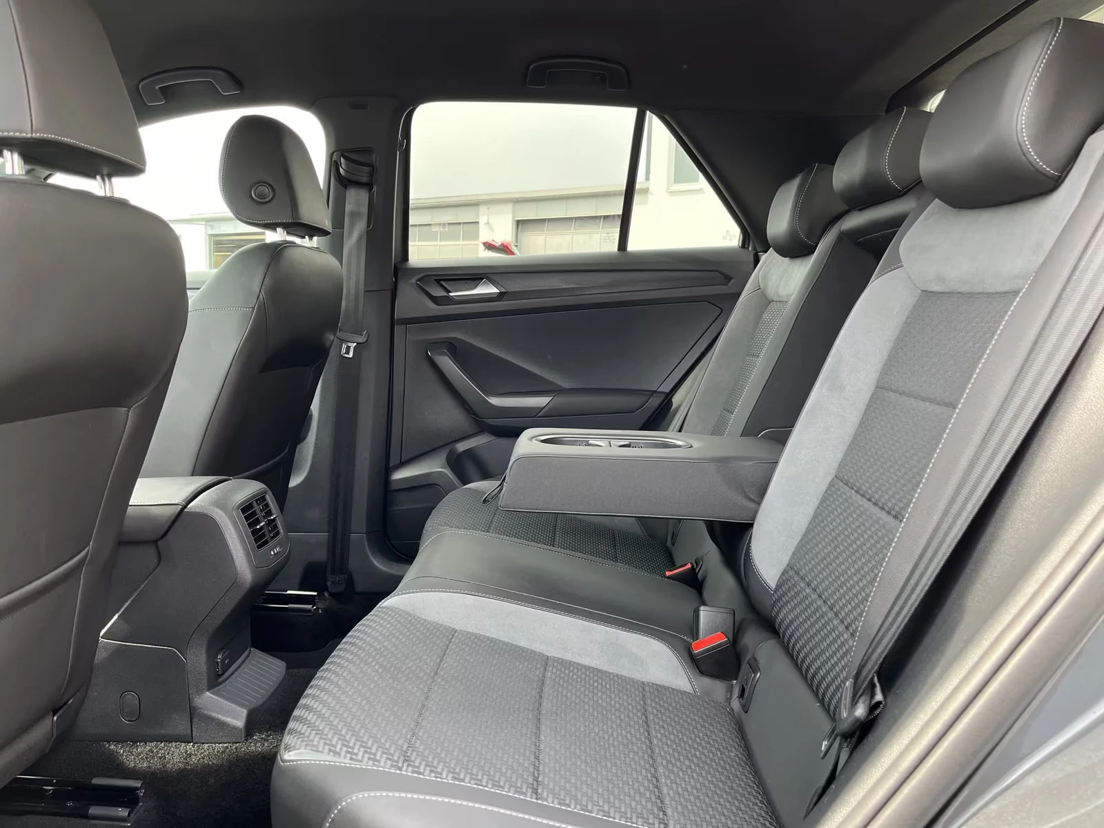 2020 Volkswagen .0TDI 190HP R-LINE 4MOTION DSG AHK ACC CPLAY 729g — 15