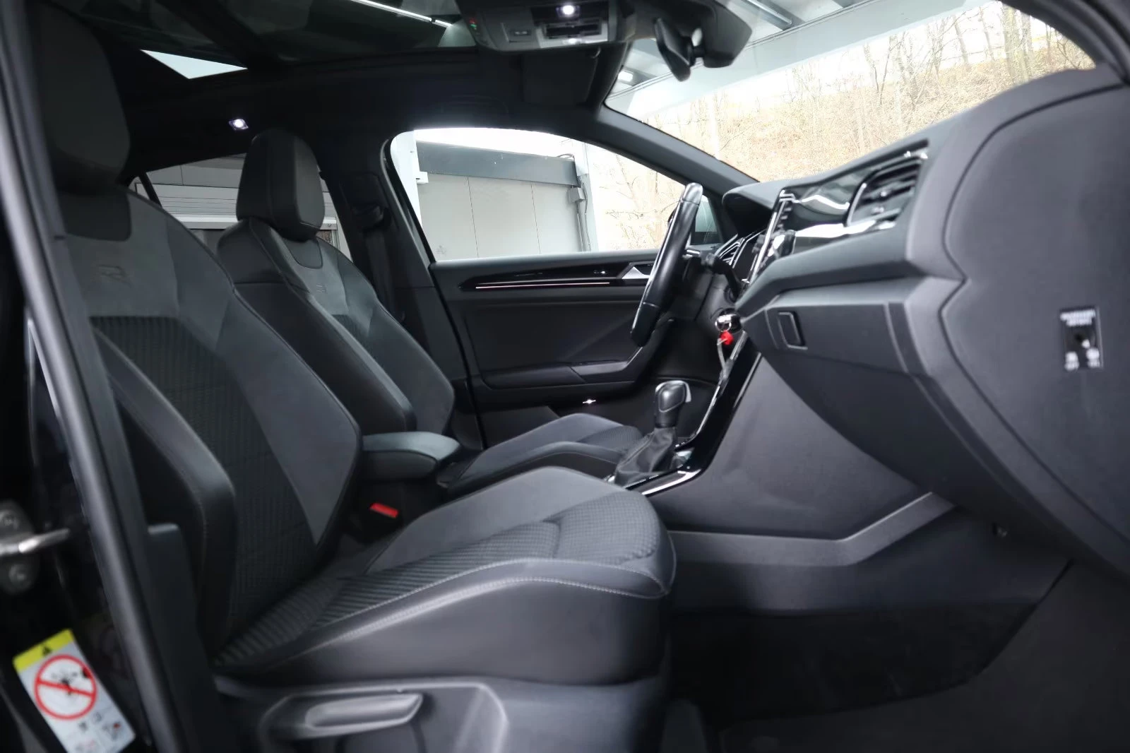 2021 Volkswagen R-LINE 300HP AKRAPOVIC PANO 4X4 CAM DIGITAL 962v — 10