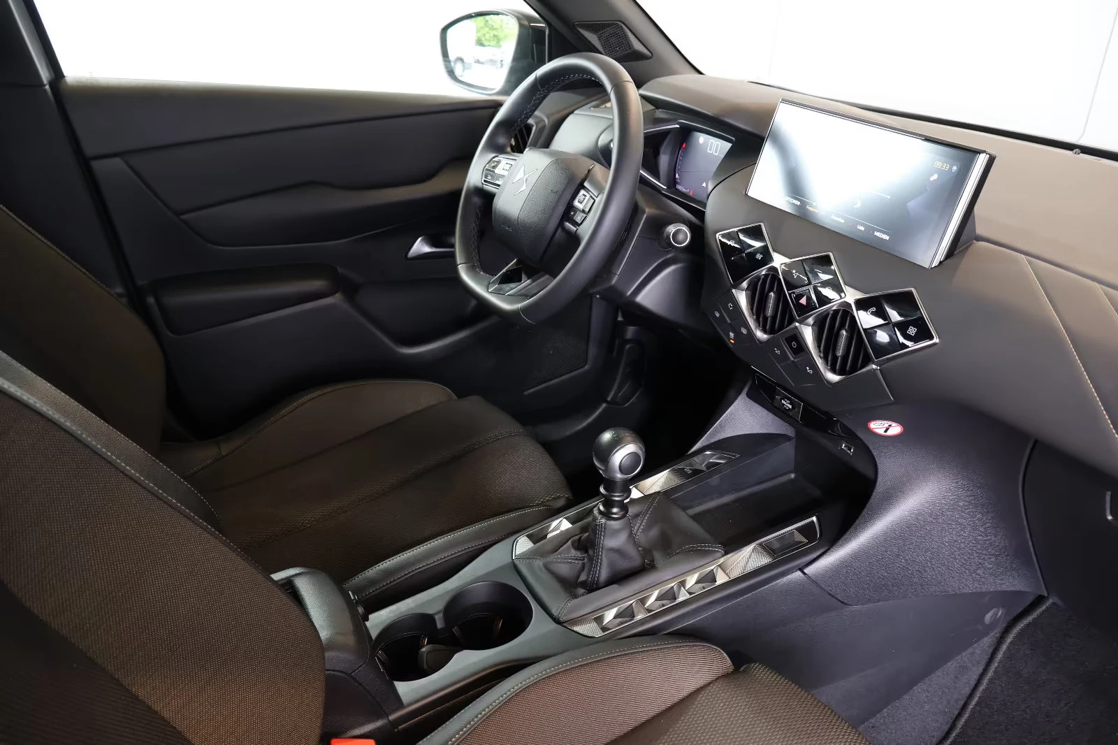 2022 DS DS 3 Crossback BASTILLE 101HP DIGI 360 CPLAY KLESS ACC 818gpr — 11