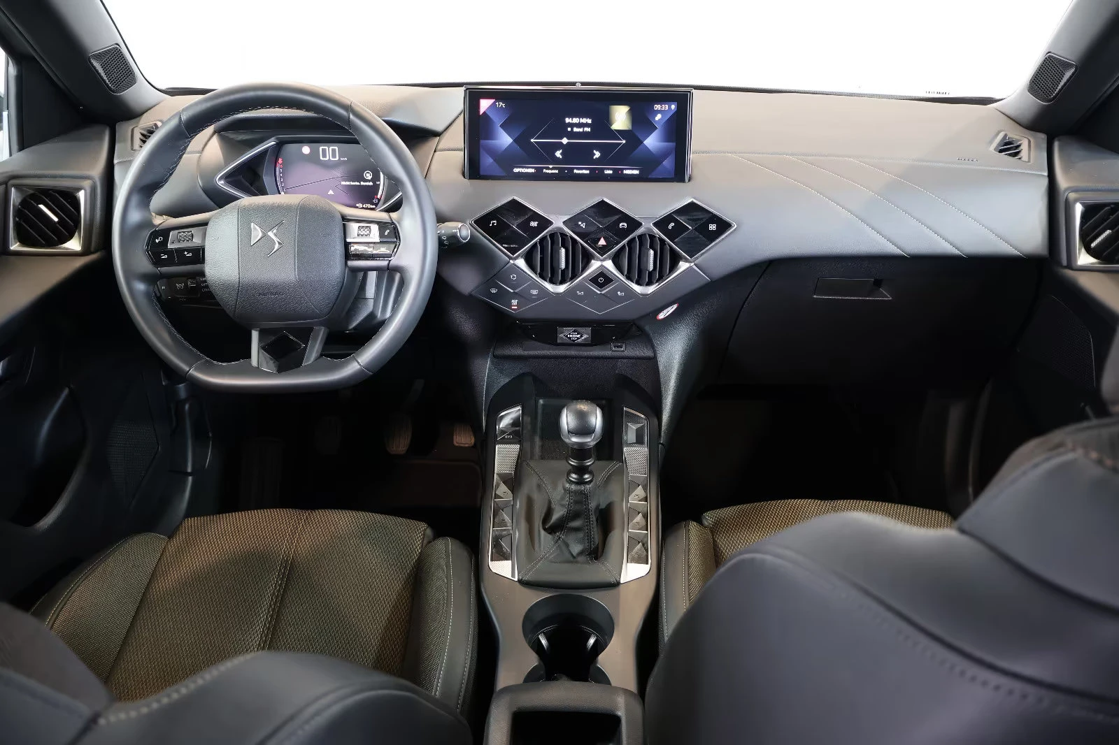 2022 DS DS 3 Crossback BASTILLE 101HP DIGI 360 CPLAY KLESS ACC 818gpr — 9