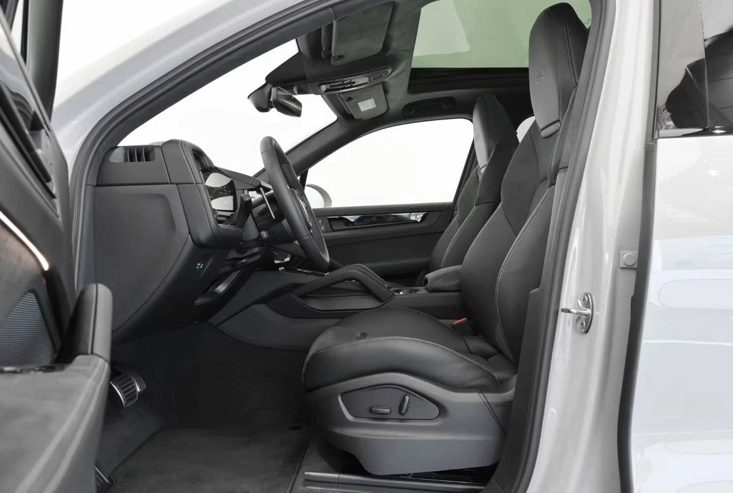 2025 Porsche Cayenne GTS 500HP BOSE MULTISCREEN 360 PANO 993v — 15
