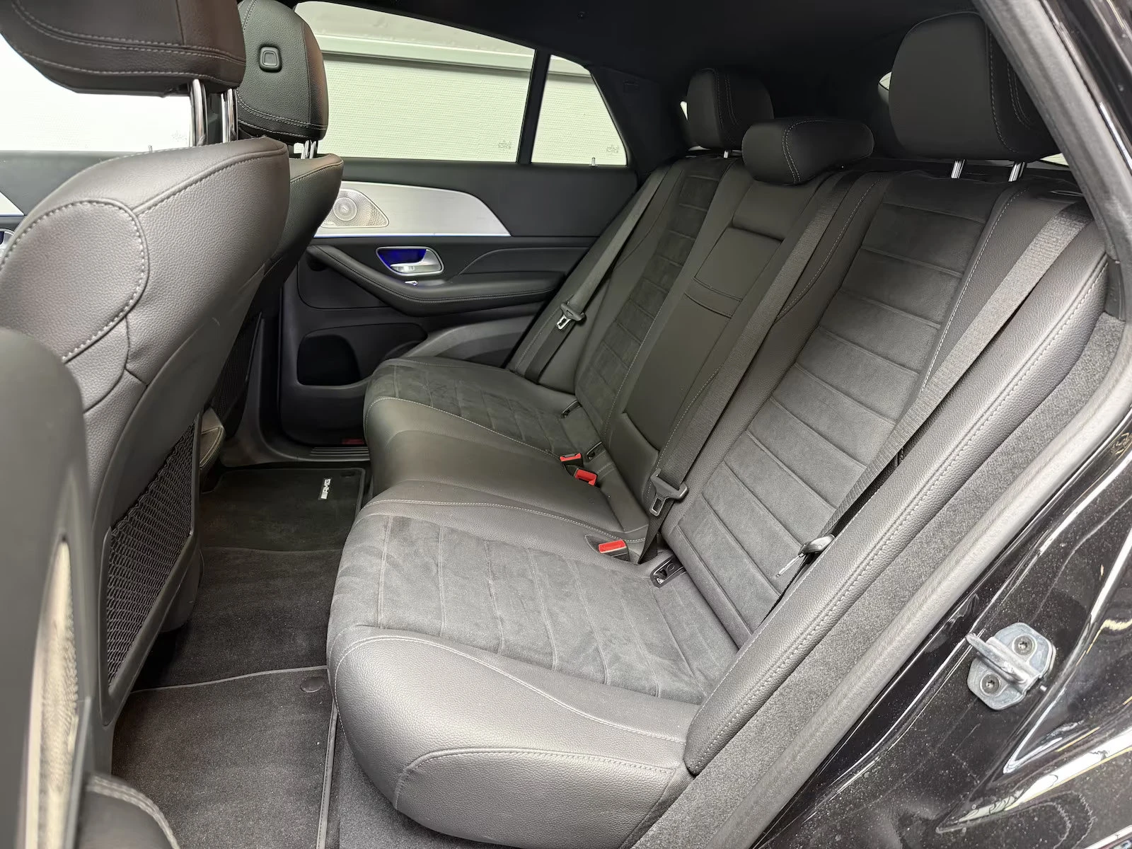 2025 Mercedes-Benz GLE 300 d COUPE 269HP 4MATIC NIGHT BURM PANO 360 MEMO 868g — 12
