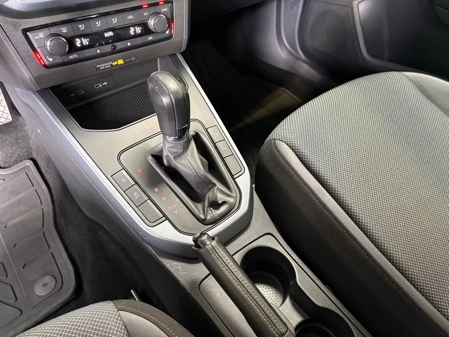 2020 SEAT Arona STYLE 95HP DSG CAM AHK NAVI LED 870g — 13