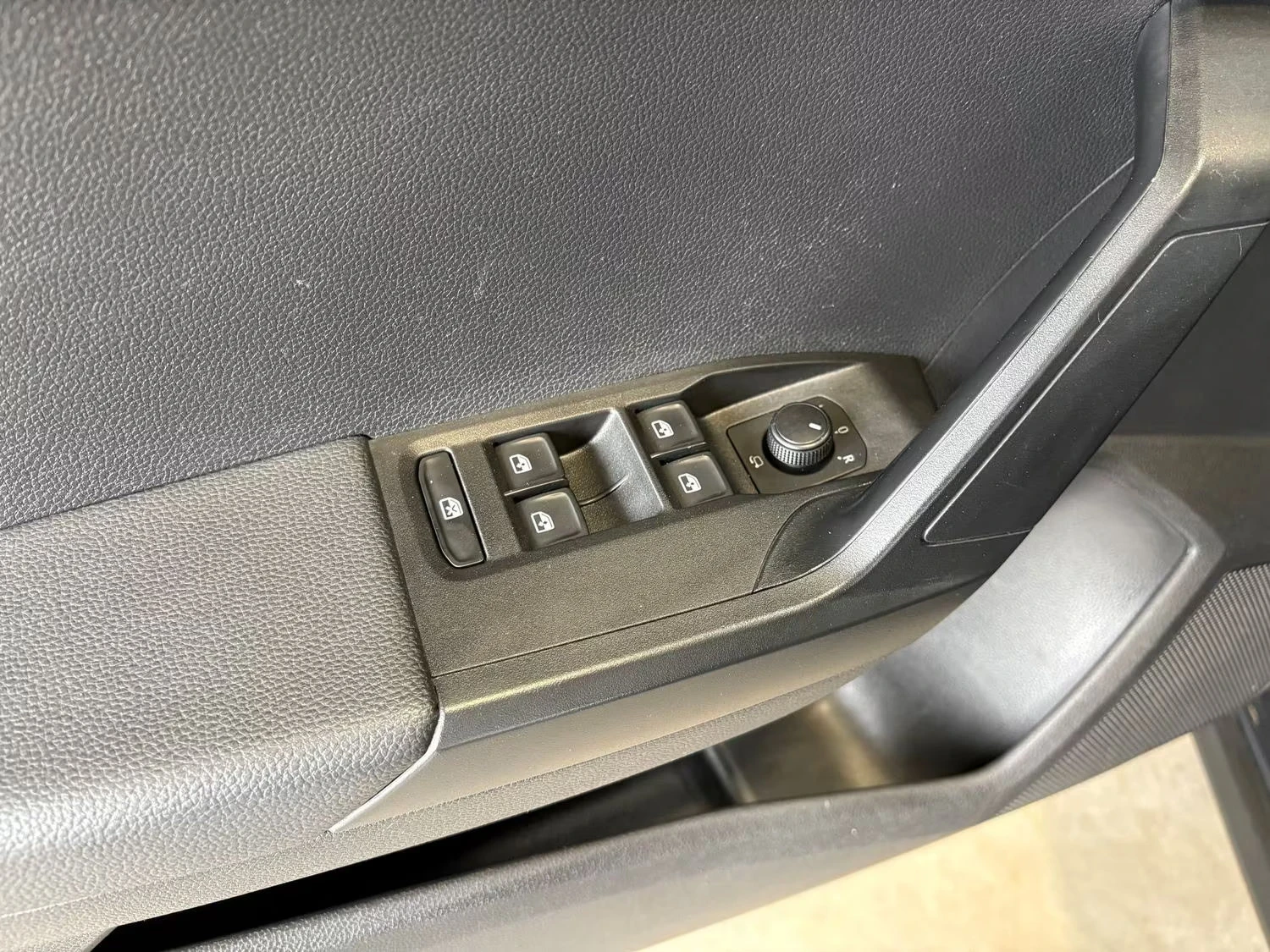 2020 SEAT Arona STYLE 95HP DSG CAM AHK NAVI LED 870g — 15
