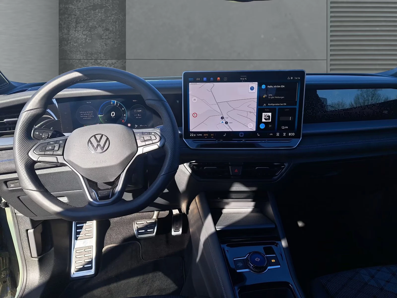 2025 Volkswagen 1.5PHEV 204HP RLINE MASSAGE 360 ACC LED AMBI 124z — 9