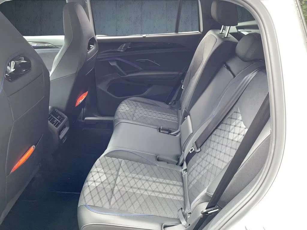 2025 Volkswagen 1.5PHEV 204HP RLINE MASSAGE 360 ACC LED AMBI 125z — 13