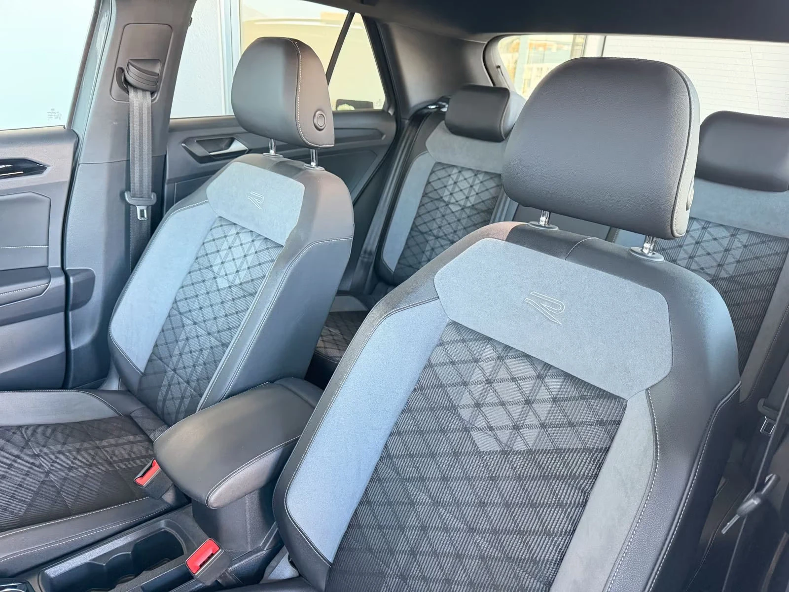 2022 Volkswagen .0TDI 150HP R-LINE 4M CAM ACC 133z — 11