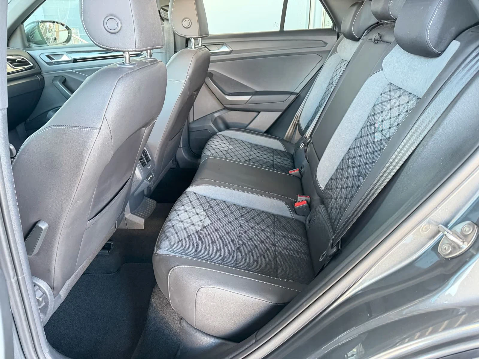 2022 Volkswagen .0TDI 150HP R-LINE 4M CAM ACC 133z — 12