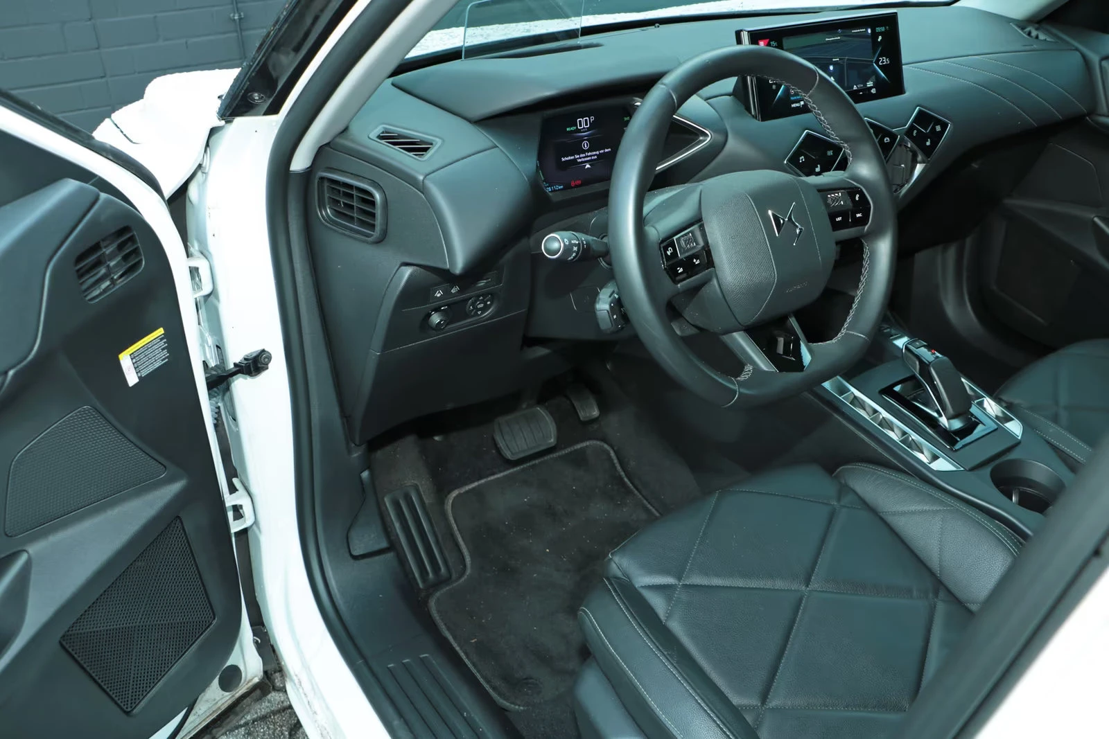 2022 DS DS 3 Crossback E-TENSE 136HP RIVOLI HUD NAVI CAM LED 256z — 9