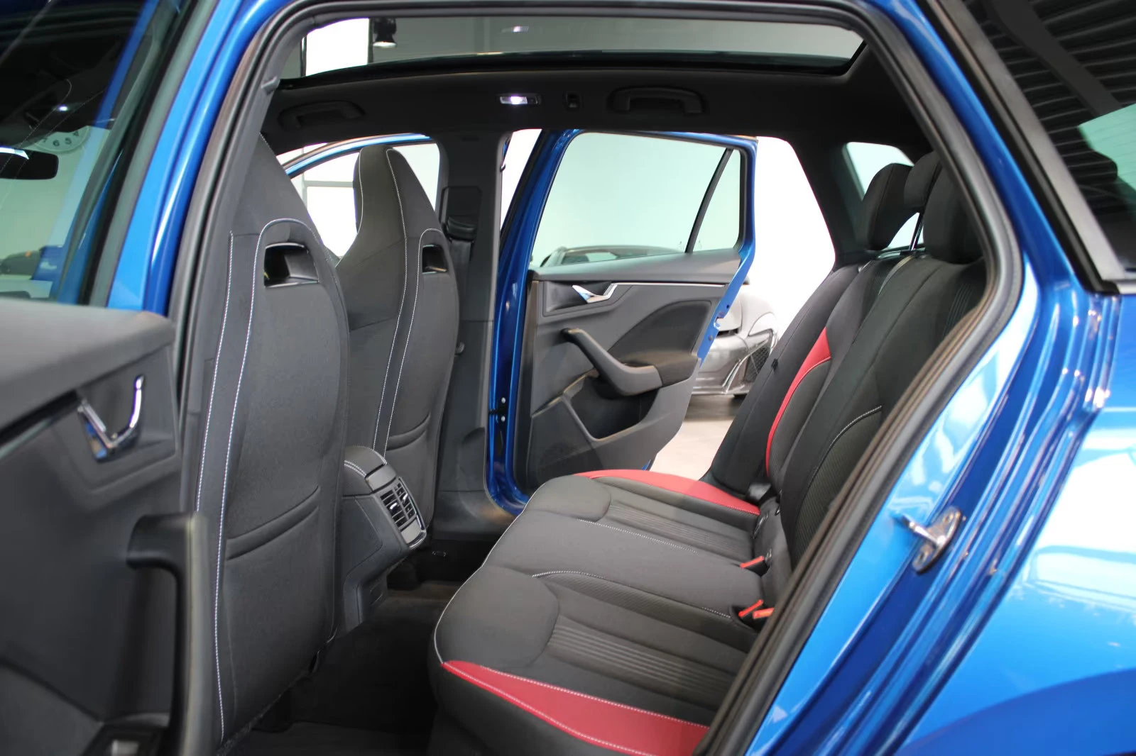 2023 Skoda Kamiq 1.0TSI 110HP MONTE-CARLO DSG PANO KLESS ACC 122q — 13