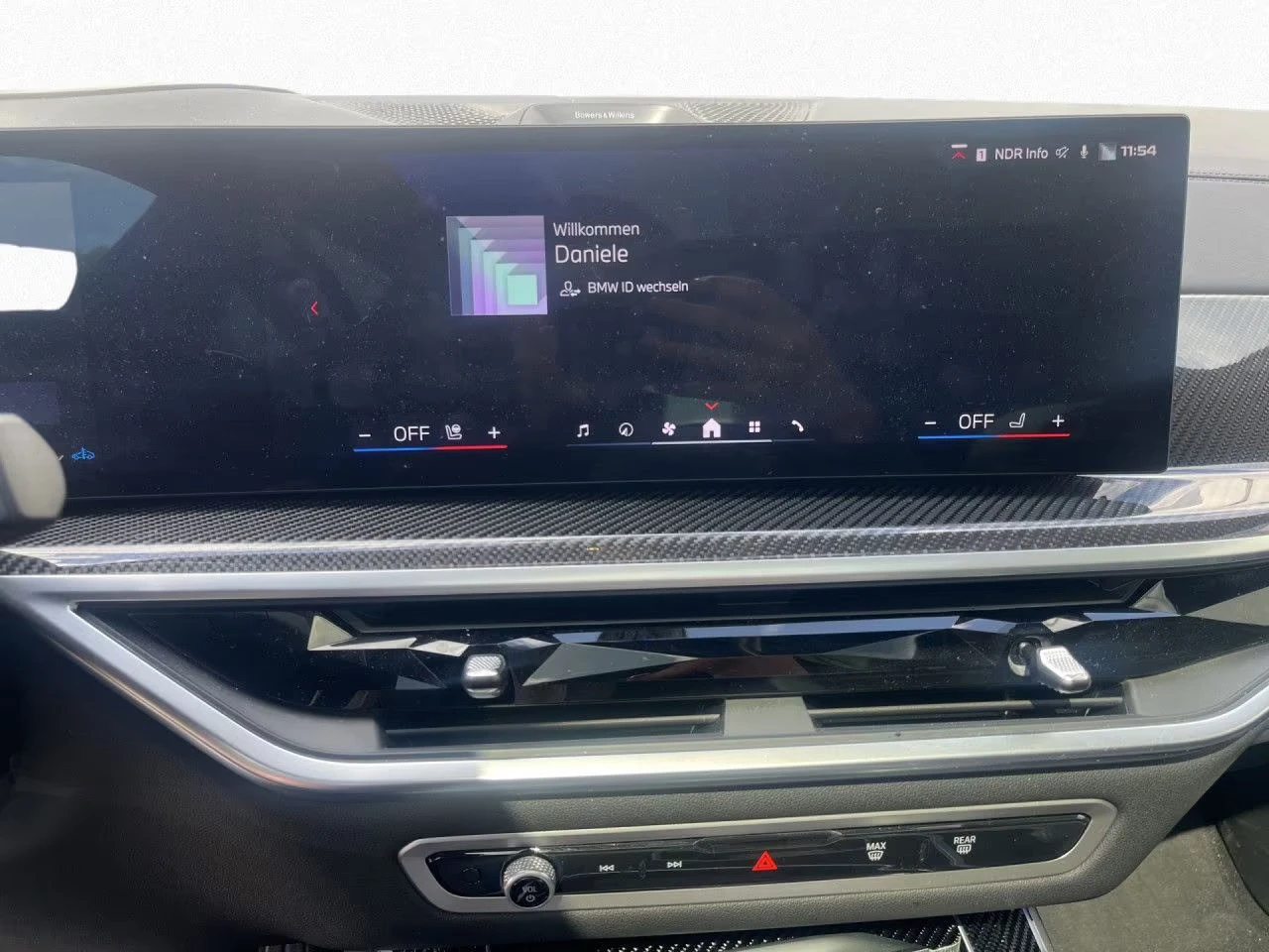 2024 BMW X5 M 60i 530HP AIR CARB SKY MASS PANO 360 HUD B&W 324q — 7